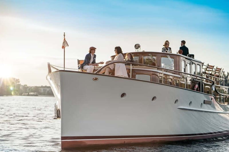 Berlin: 1h Boutiquestyle-Cruise on the Electric FITZGERALD - An In-Depth Look at the Experience