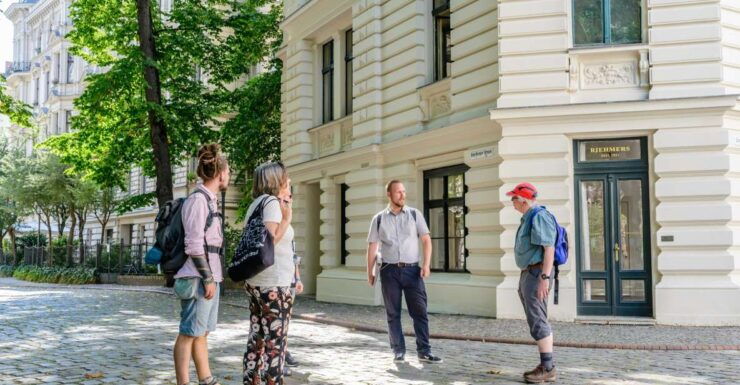 Berlin: 2.5-Hour Walking Tour Through Kreuzberg 61 - Tour Duration and Languages