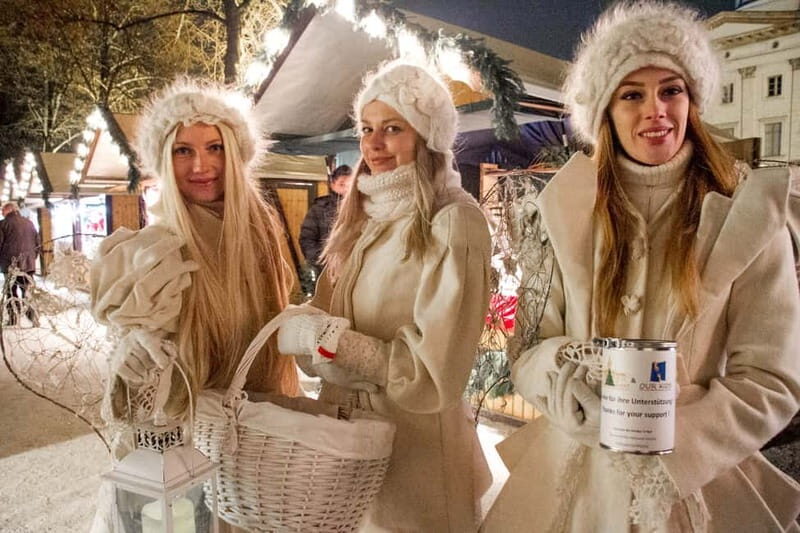 Berlin: 2-Hour Christmas Lights Bus Tour incl. Mulled Wine - FAQ