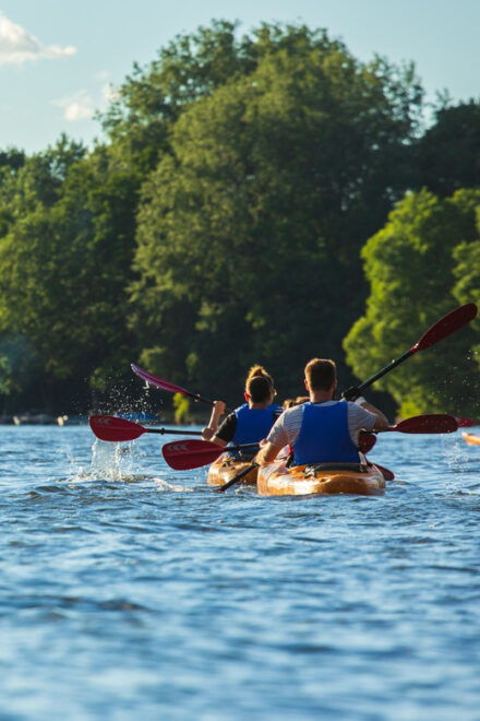 Berlin: 2-Hour Evening Kayak Tour on the Landwehr Canal - Exploring Kreuzbergs History