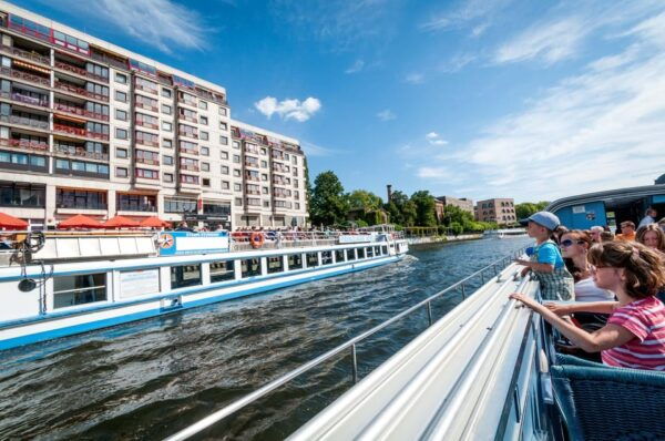 Berlin: 3.25-Hour Spree & Landwehrkanal Boat Tour - Customer Feedback