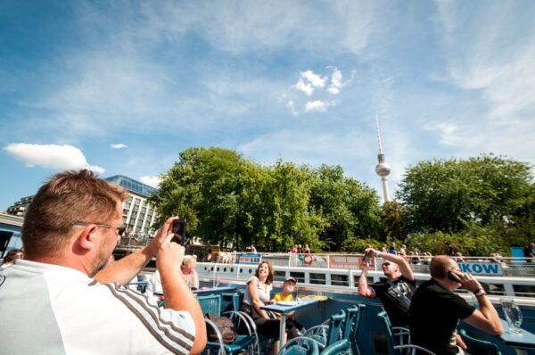 Berlin: 3.25-Hour Spree & Landwehrkanal Boat Tour - Tips for Enjoying the Tour
