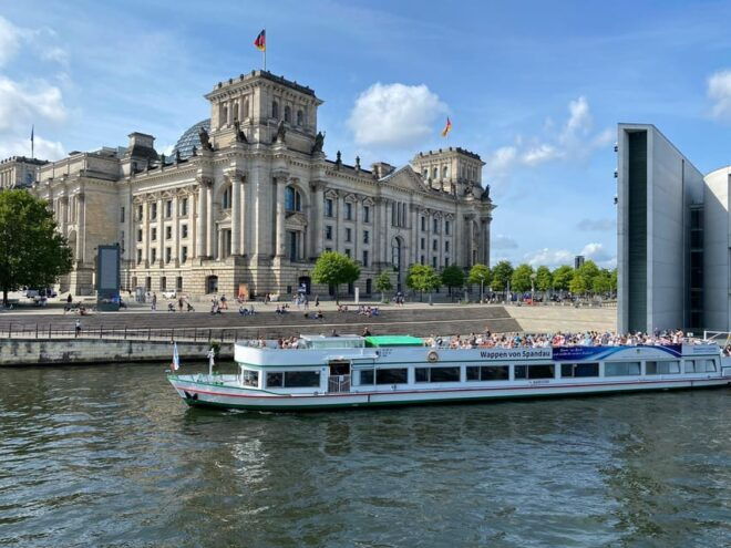 Berlin: 3.5-Hour Sightseeing Cruise on the Spree River - Accessibility Features