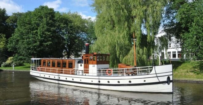 Berlin: 3-Course Dinner Cruise on Historic Saloon Ship - What to Expect Onboard