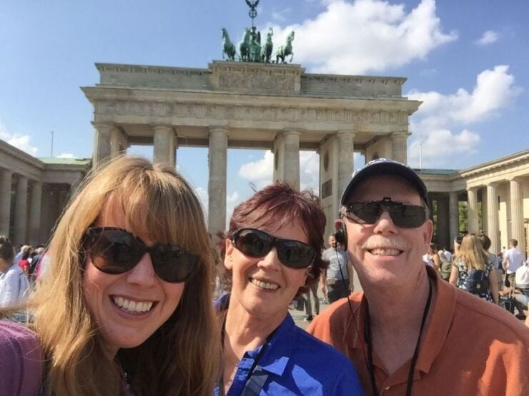 Berlin: 3-Hour Introductory Tour With a Historian - Visit Iconic Landmarks and Memorials