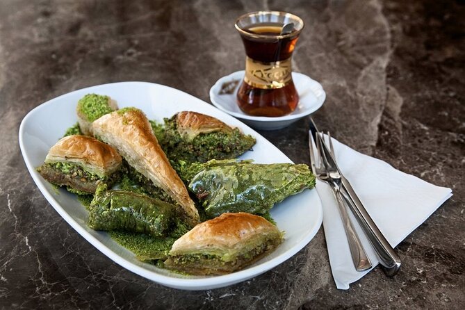 Berlin 4-Hour Food and Culture Tour - Local Guides