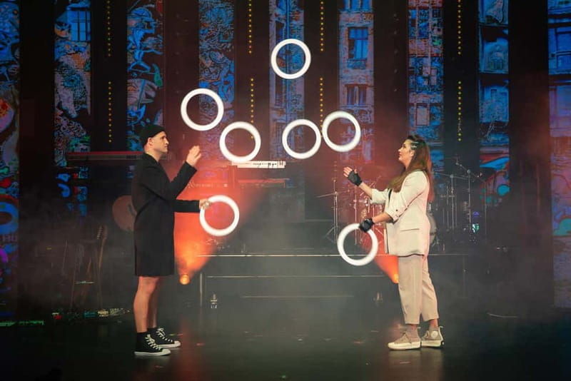 Berlin: "90s Forever - Hits & Acrobatics" - Varieté Show - Good To Know