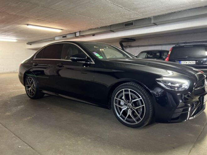 Berlin Airporttransfer, Driver, Chauffeur, Limousinenservice - Trabi Limousine Airport Transfer With City Tour