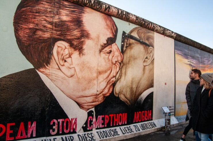 Berlin: Alternative Culture Walking Tour & Photoshoot - Activity Details