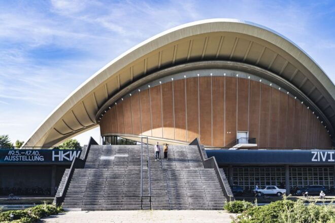 Berlin: Architectural Highlights Private Black Van Tour - About Our Guides