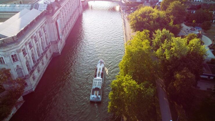 Berlin at Night: Romantic Moon Boat Ride - Free Cancellation and Flexible Payment Options