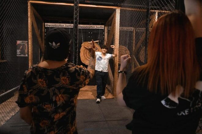 Berlin: Axe Throwing Bar Experience - Amenities and Refreshments