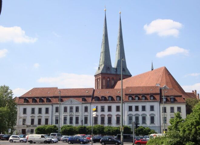 Berlin: Berlin History, Self-guided Family Tour for Kids - Engaging Storytelling