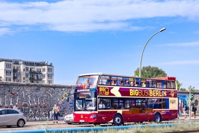 Berlin: Big Bus Panoramic Evening Tour With Live Guide - Language and Tour Content