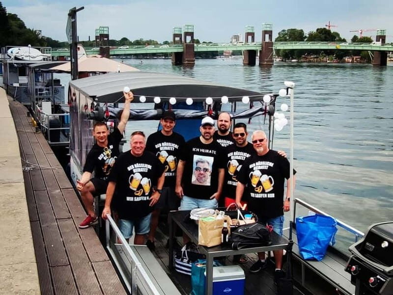 Berlin: Boat Rental BBQ boat with waterslide for 12 people - FAQ