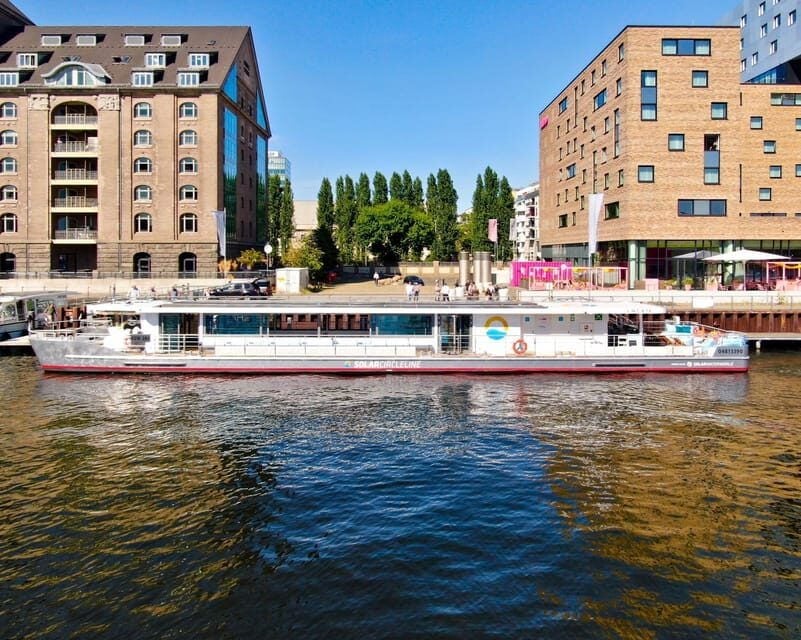 Berlin boat tour| Berlin highlight tour with solar boat on the Spree - Good To Know