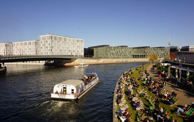 Berlin: Boat Tour With Tour Guide - Description of the Boat Tour