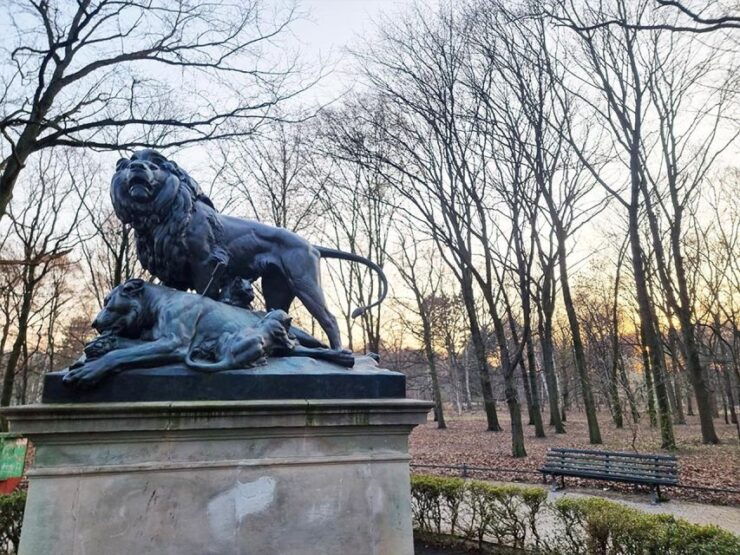 Berlin: Brandenburg Gate and Government District In-App Game - Activity Information