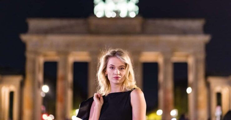 Berlin by Night: Private Photoshoot at Illuminated Cityscape - Experience Highlights