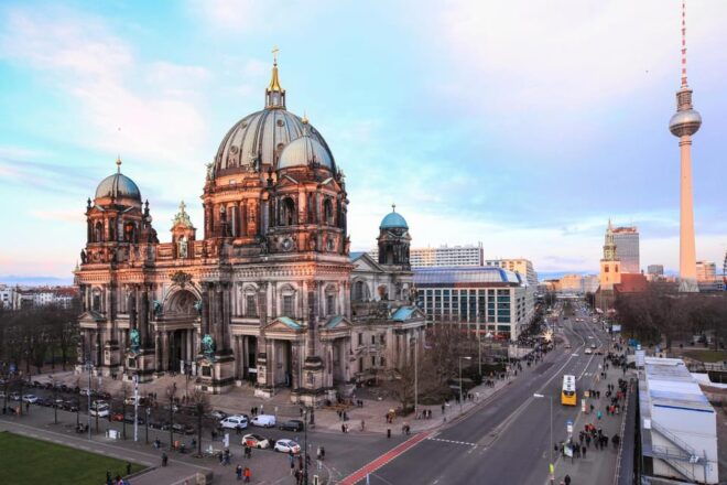 Berlin: Capture the Most Photogenic Spots With a Local - Experience Highlights