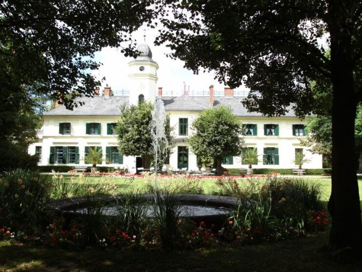 Berlin: Castle Britz Gardens Private Tour - Tour Booking Details