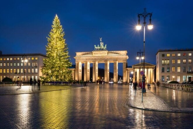 Berlin Christmas Magic: Enchanting Holiday Tour & Traditions - Immerse in the Enchanting Gendarmenmarkt