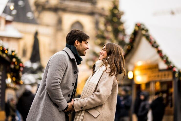 Berlin Christmas Market Photoshoot - Romantic Setting and Cozy Atmosphere