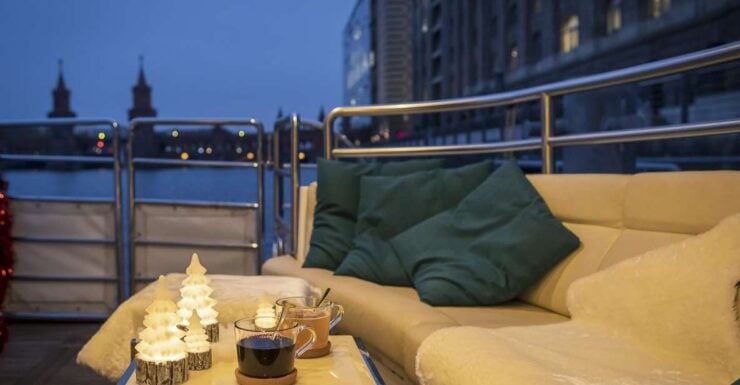 Berlin: Christmas Sightseeing Cruise With Welcome Drink - Activity Details and Highlights