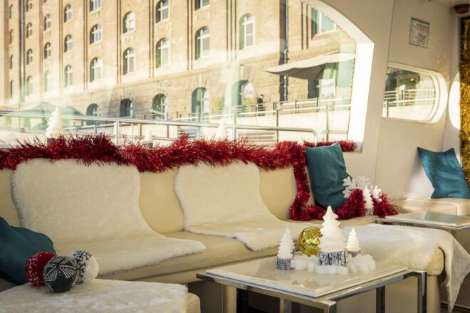 Berlin: Christmas Sightseeing Cruise With Welcome Drink - Customer Reviews and Ratings