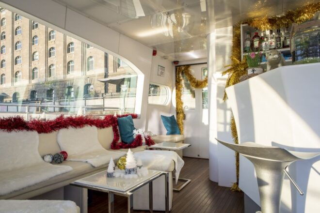Berlin: Christmas Sightseeing Cruise With Welcome Drink - Additional Information and Practical Details
