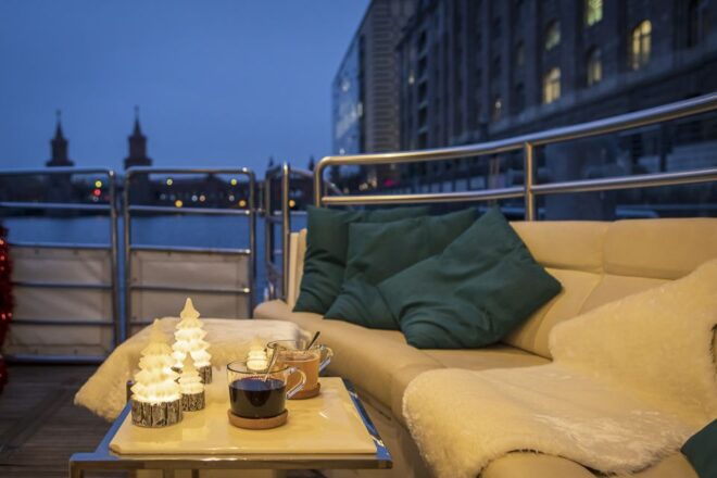 Berlin: Christmas Sightseeing Cruise With Welcome Drink - The Sum Up