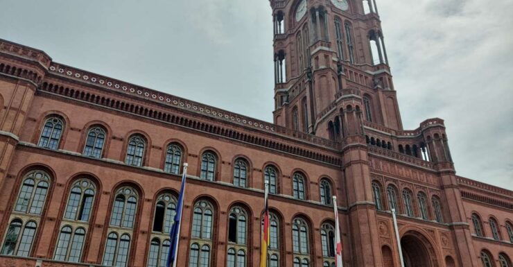 Berlin: City Center Scavenger Hunt and City Tour - Activity Details