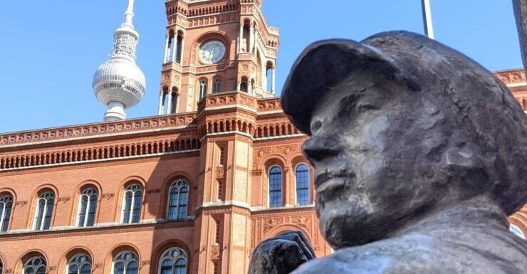 Berlin: City Center Self-guided Fun Facts Tour - Tour Features and Highlights