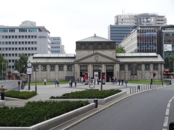 Berlin City West: Smartphone Scavenger Hunt Sightseeing Tour - Experience and Activities