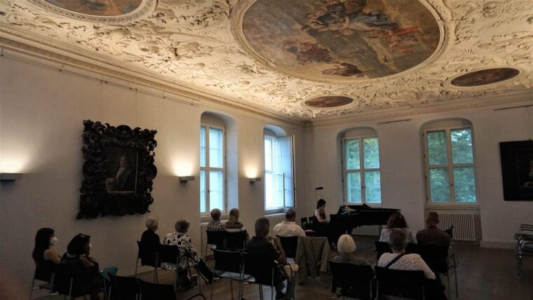 Berlin: Classical concerts in the Köpenick Palace - Aurorasaal - The Experience of Attending