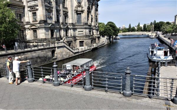 Berlin Combo Package: City Tour & Spree Boat Tour - Important Operating Information