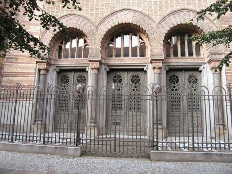 Berlin: Courtyards Private 2-Hour Tour - Activity Overview