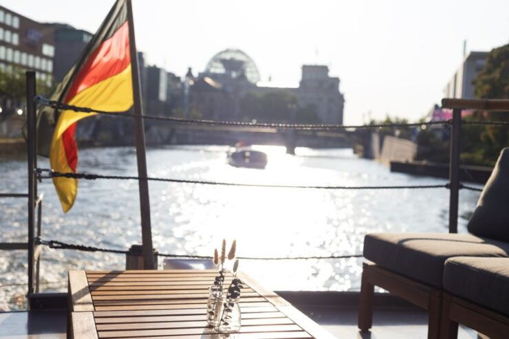 Berlin: Cozy Winter Spree Sightseeing Tour With Mulled Wine - Activity Details