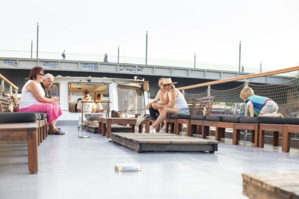 Berlin: Cozy Winter Spree Sightseeing Tour With Mulled Wine - Directions