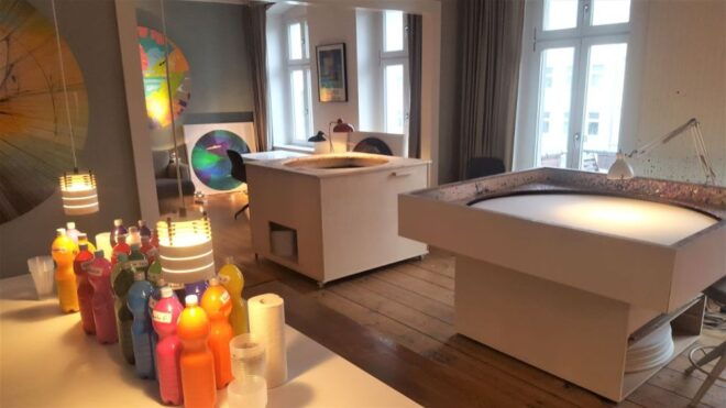 Berlin: Create Your Own Spin Painting at Jans Echternacht - Important Information