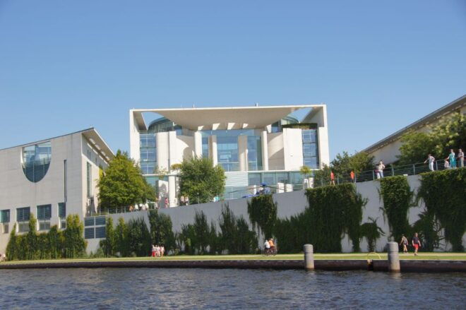 Berlin: Dinner Cruise on the Spree With Prosecco - Meeting Point and Directions