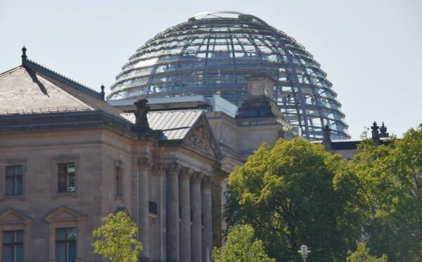 Berlin: Dinner Cruise on the Spree With Prosecco - Product Information and Location