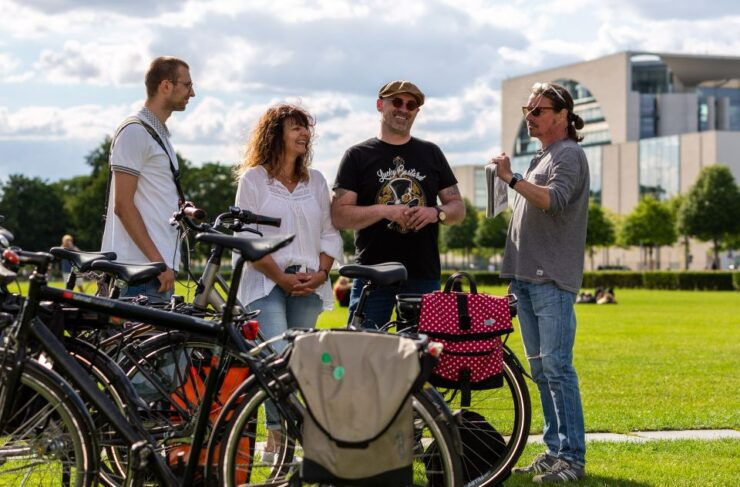 Berlin: E-Bike Tour of the Berlin Wall and Mitte Highlights - Tour Duration and Guide Information