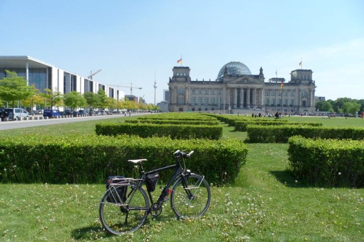 Berlin: E-Bike Tour of the Berlin Wall and Mitte Highlights - Small Group Experience and Landmarks