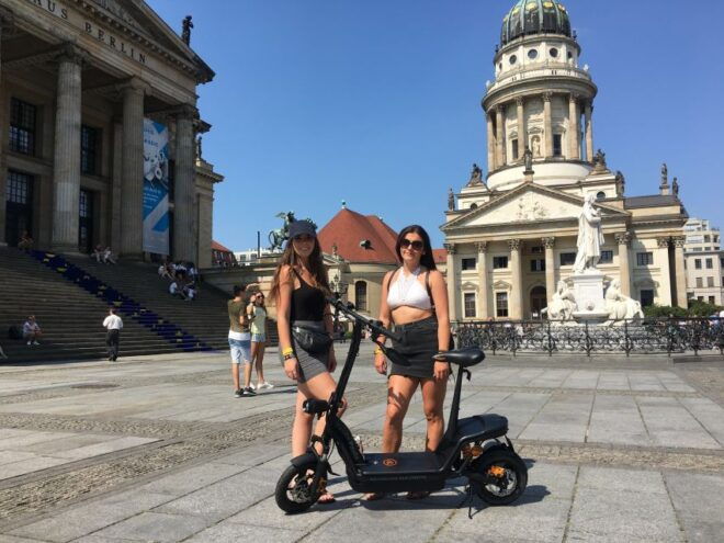 Berlin: E-Scooter Tour - Live Tour Guide and Language Options