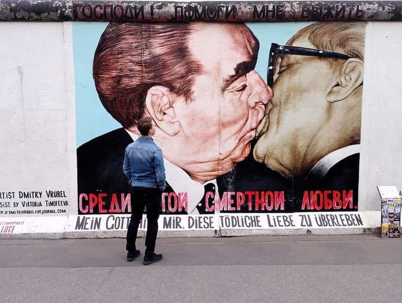 Berlin: East and West Wall Tour by Bike with a Guide - In-Depth Look at the Itinerary