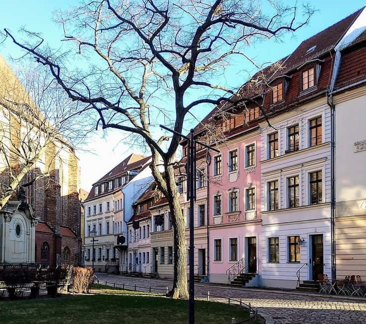 Berlin: East and West Wall Tour by Bike with a Guide - The Experience and Value