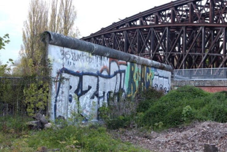 Berlin: East Berlin Walking Tour With a Travel Book Writer - Booking Details