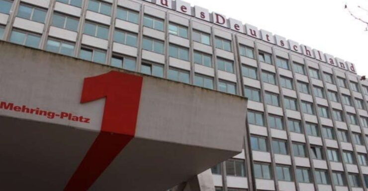 Berlin: East Berlin Walking Tour With a Travel Book Writer - Tour Experience