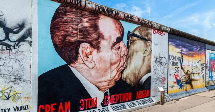 Berlin: East Side Gallery and Cold War Segway Tour - Exploring the East Side Gallery